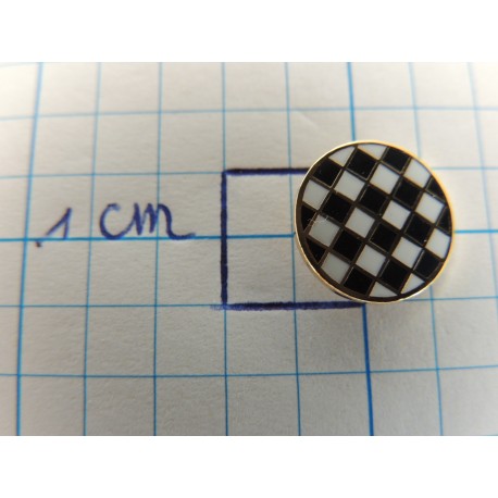 Pin checkerboard pattern round